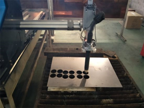 Napravljena je u CNC pločasti mašini za sečenje stola / protuklizna za okrugle materijale od metala